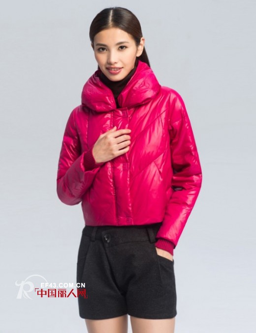 冬季也要五彩缤纷 多彩羽绒服点亮沉闷街头