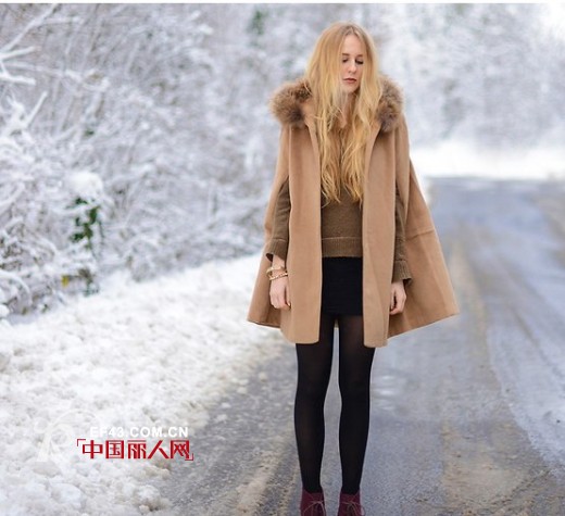 纯色系斗篷外套 看冬季纯色变换心情