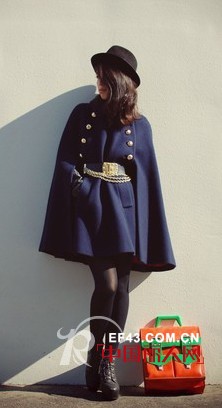 纯色系斗篷外套 看冬季纯色变换心情