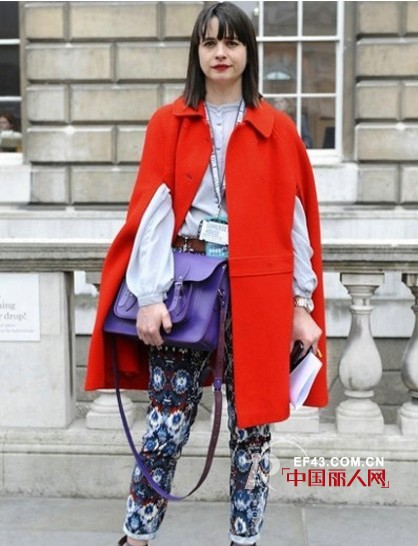 纯色系斗篷外套 看冬季纯色变换心情