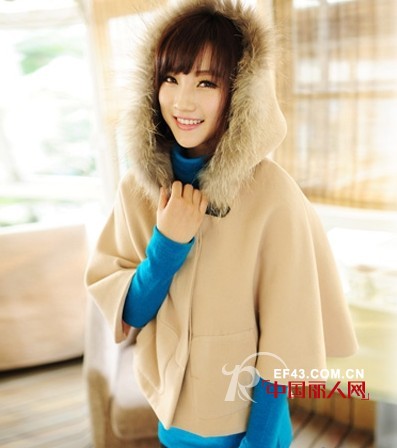 斗篷外套搭配起来 秋冬显瘦必备