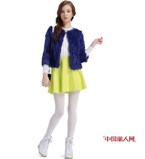 冬天时尚服装搭配 短款打造萝莉风格