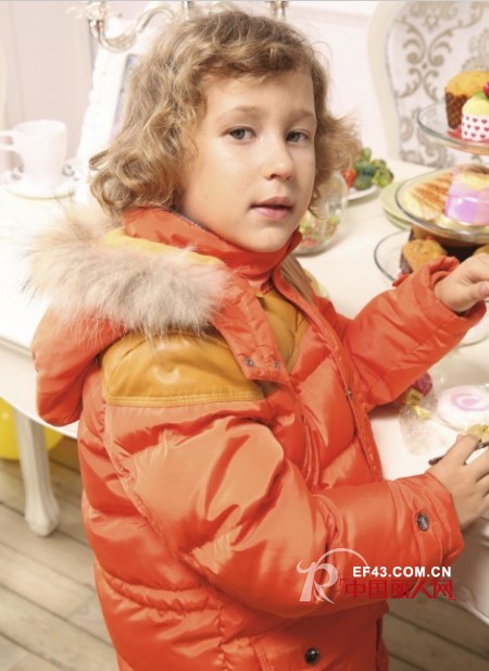 亮色服装搭配 保暖童装款式搭配