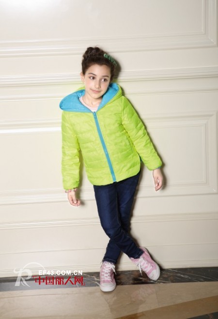 糖果色羽绒服怎么搭配 告别沉闷季节糖果色你hold住