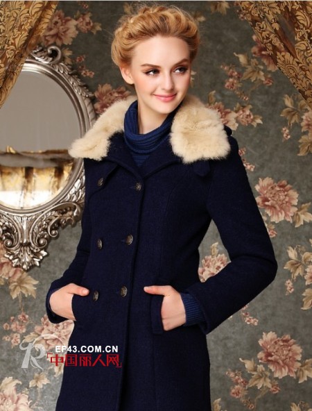 2013冬季穿衣搭配 双排扣大衣搭配法