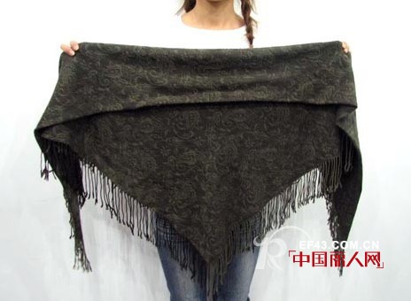 常见披肩系法  享受不同搭配样式带来的乐趣