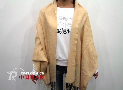 常见披肩系法  享受不同搭配样式带来的乐趣