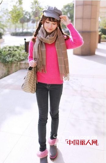 冬日即保暖又显瘦装扮 毛衣外套显身材