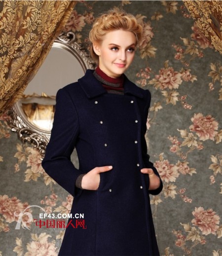 藏蓝色毛呢大衣怎么搭配 呢子大衣搭配