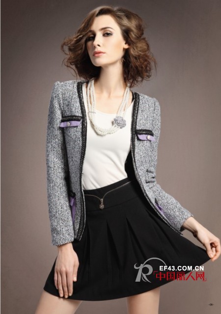 灰色外套搭配 唯姬晨摩登精致