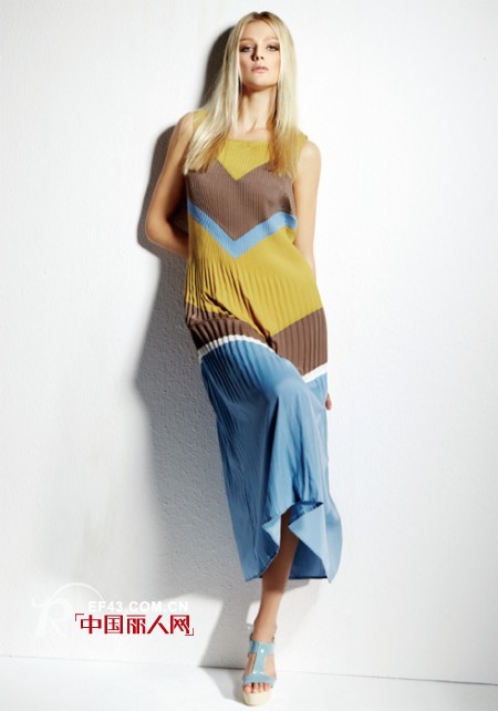 色彩拼接服饰 用多色点亮时尚