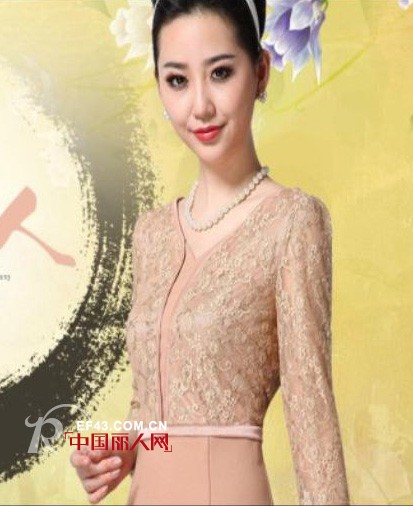 裙装时尚搭配法 浅色系衣裙衬肤百搭