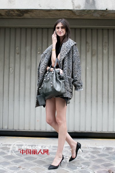 惹眼豹纹装 豹纹装搭配 豹纹款式穿出强大气场