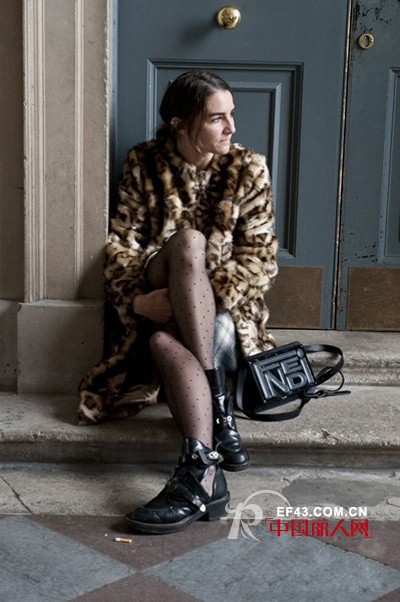 惹眼豹纹装 豹纹装搭配 豹纹款式穿出强大气场