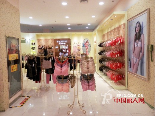 恭祝意娃娜专柜在温州万达百货火热开业