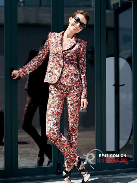 2013秋冬流行元素 印花元素亮相告别沉闷季节