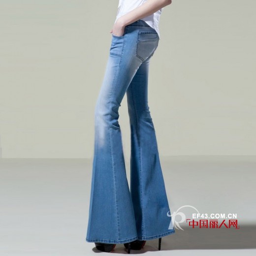 回顾喇叭裤的流行所带来的潮流冲击