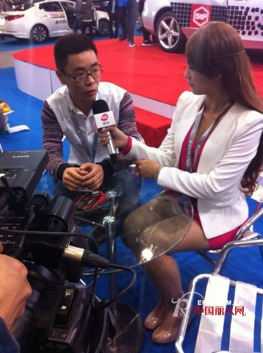 2013广州车展 emu知性妙女郎