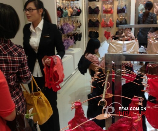 若然菲儿深圳宝安沙井京基百纳旗舰店盛大开业