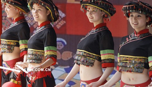 土家族服饰 四十八勾不算巧