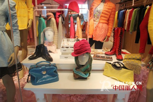 热烈祝贺连奴时装P+TWO品牌中山港口店隆重开业