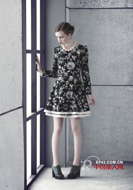 秋季洋裙加身 出入各种派对狂吸睛