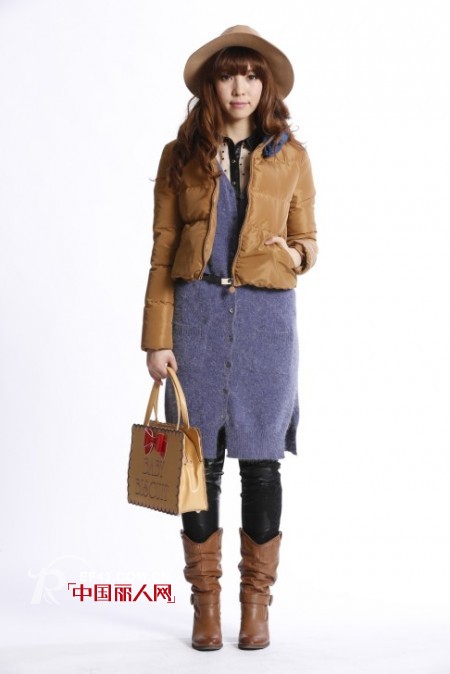 轻熟女时尚装扮 冬季“桃花”正盛开 冬日服装搭配