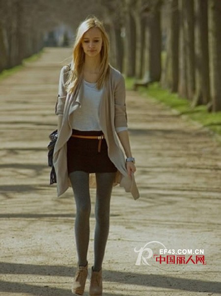 [女士穿袜礼仪]你关注过自己双足的服装么?