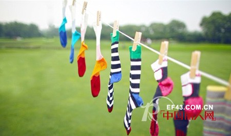 [女士穿袜礼仪]你关注过自己双足的服装么?