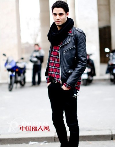 男款服装搭配法 苏格兰格纹衬衫搭黑色皮衣