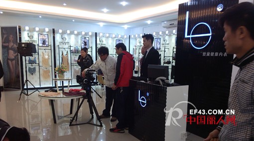 李彩华倾情演绎爱黛公益大片