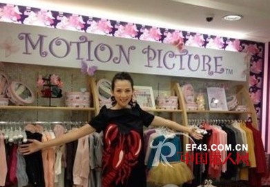 蔡少芬自创品牌“童梦工场”香港专柜生意红火