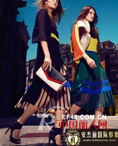 安杰丽国际形象诠释针织衫搭配秘诀