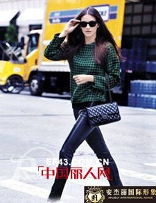 安杰丽国际形象诠释针织衫搭配秘诀
