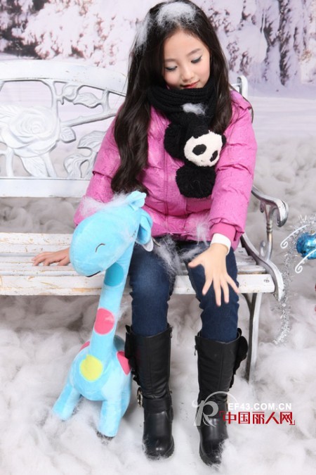 什么颜色的羽绒服最适合孩子 圣诞节该准备什么服装