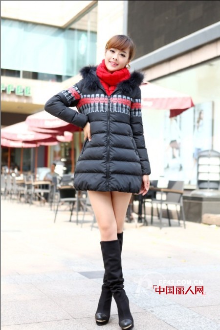 黑色羽绒服怎么搭配亮眼 羽绒服什么款式好看