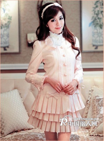 粉色服装搭配 粉色衣服怎么穿不俗气