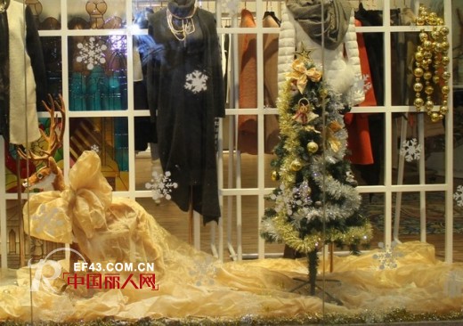 A/E金色圣诞橱窗 带您感受最时尚的节日气氛