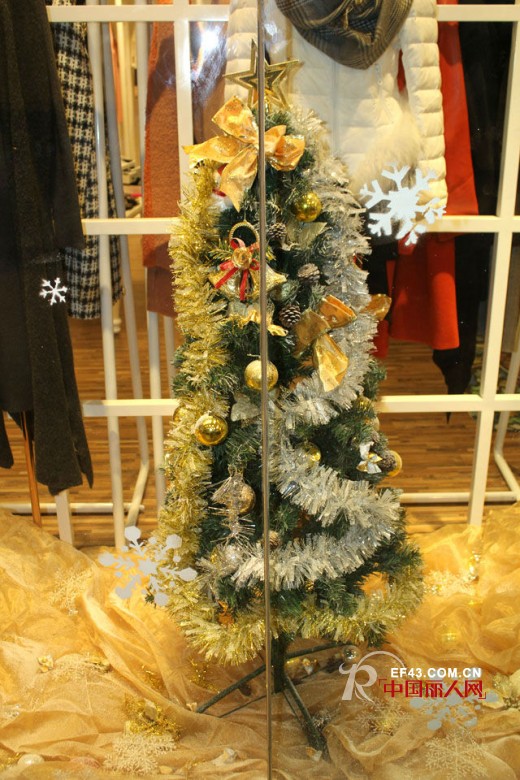 A/E金色圣诞橱窗 带您感受最时尚的节日气氛