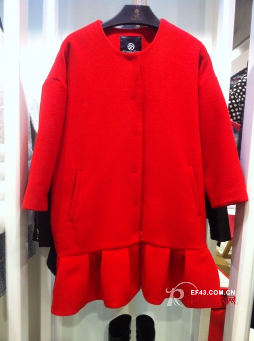 A/E金色圣诞橱窗 带您感受最时尚的节日气氛