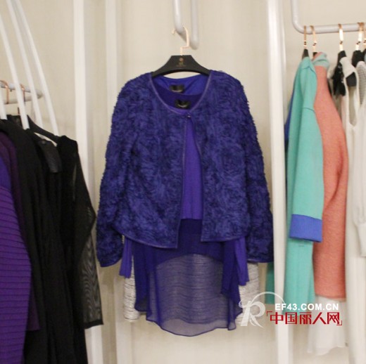 A/E金色圣诞橱窗 带您感受最时尚的节日气氛