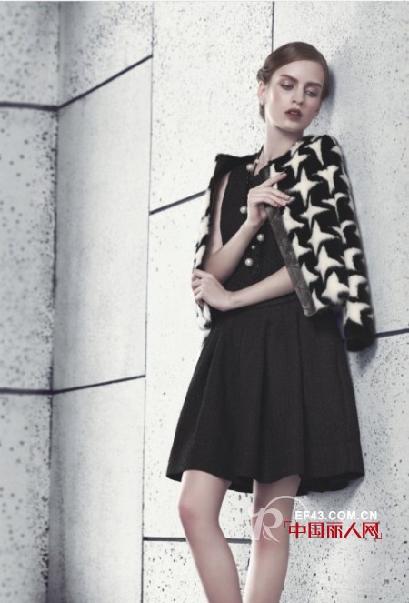 向经典致敬 黑白格纹小西装最流行