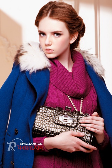 毛领呢子款式好搭配吗 毛领呢子外套甜美名媛风释出