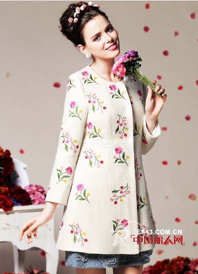 印花大衣搭配 怎么搭出恬淡雅韵气质