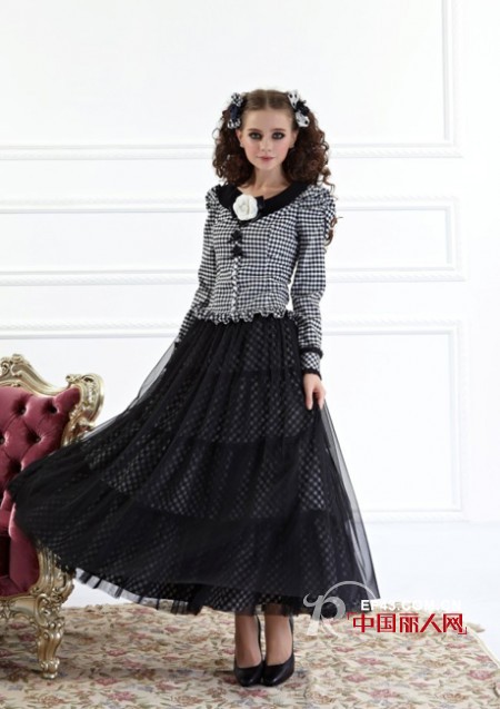 公主裙减龄装扮 梦幻宫廷公主风