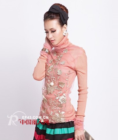 经典女装绣花裙,绣花毛衣,裤装搭配术