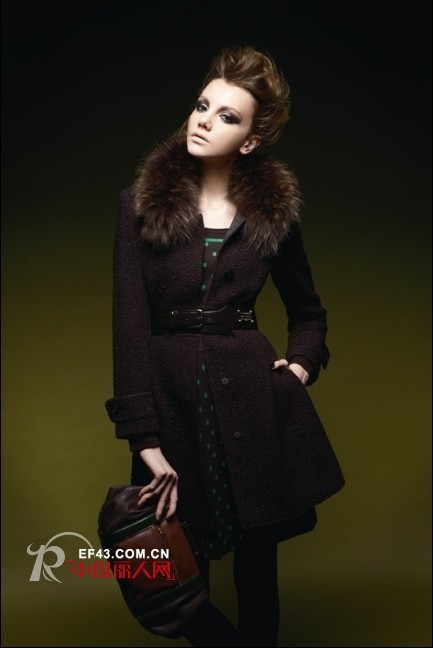 呢子大衣搭配法 穿出时尚女人味