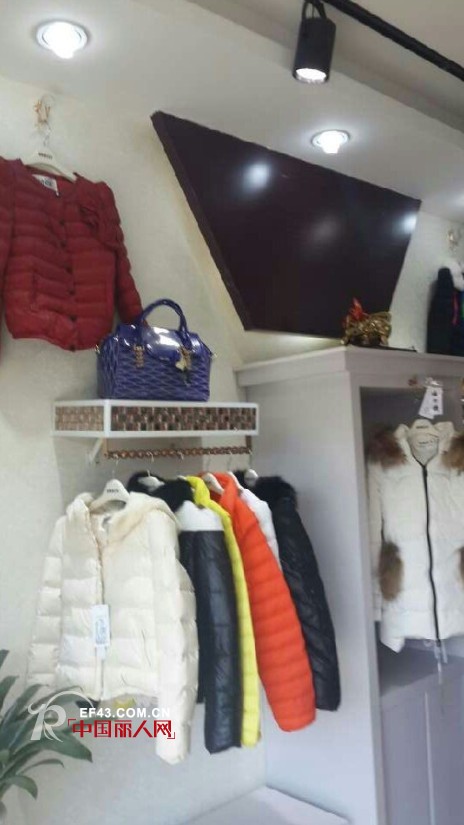 热烈庆祝爱妮格时尚女装陕西铜川店隆重开业