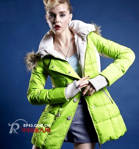 糖果色羽绒服搭配 怎么搭配都时尚