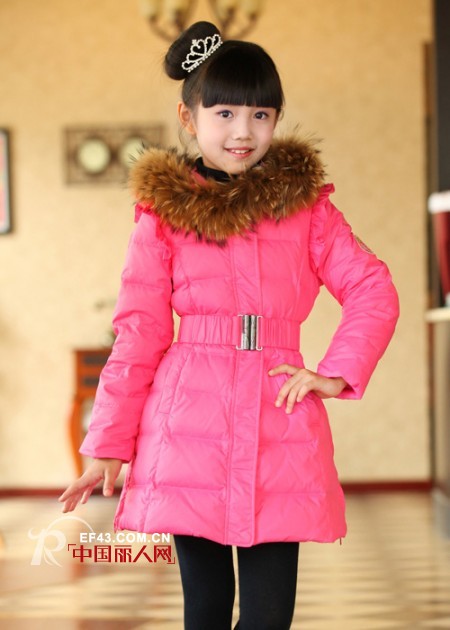 长款羽绒服怎么搭配 长款羽绒服什么款式好看